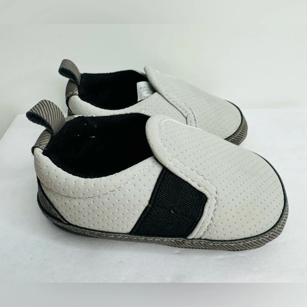 Just One‎ You By Carters newborn shoes boy (0-3m) Pre Owned
